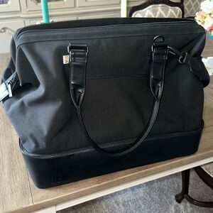 The BÉIS Weekender Bag